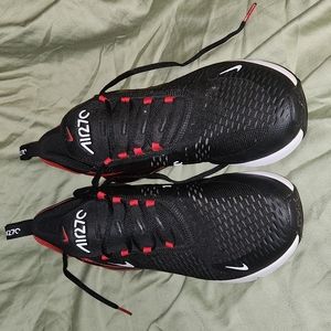 Nike Air Max 270 Men’s Size 13 red and blk very little wear.